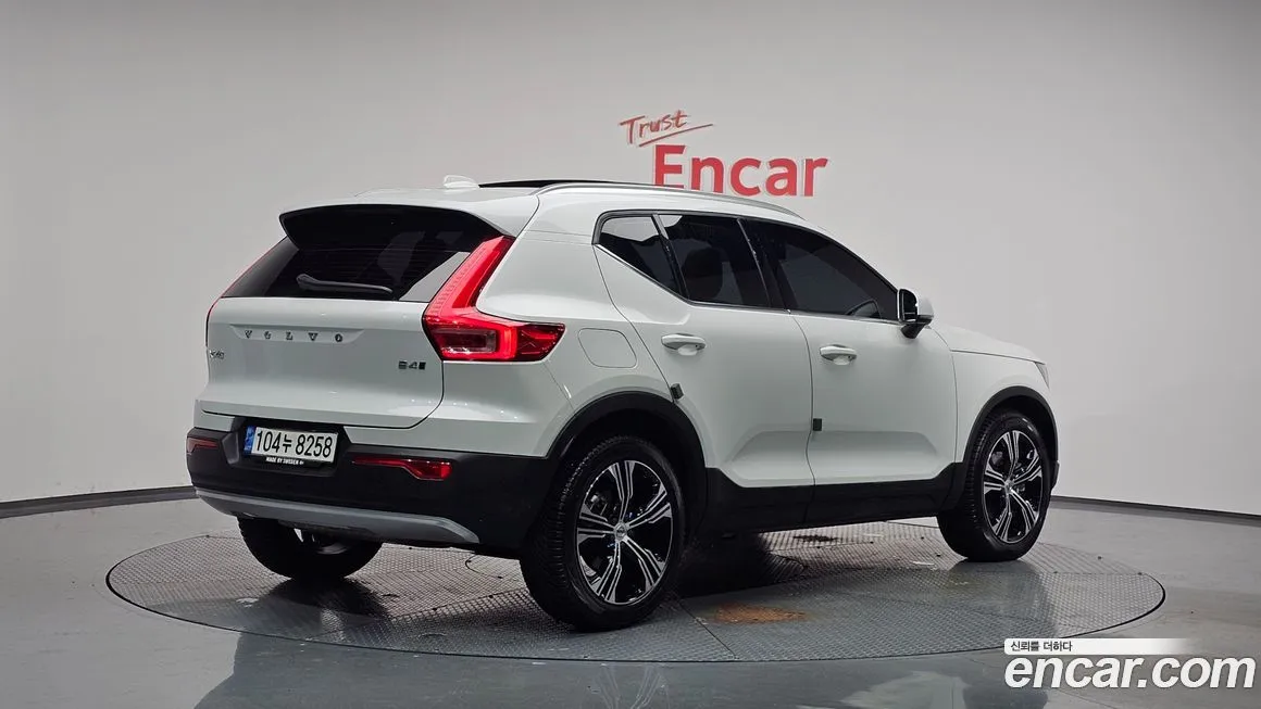 Volvo XC40 — фото 2