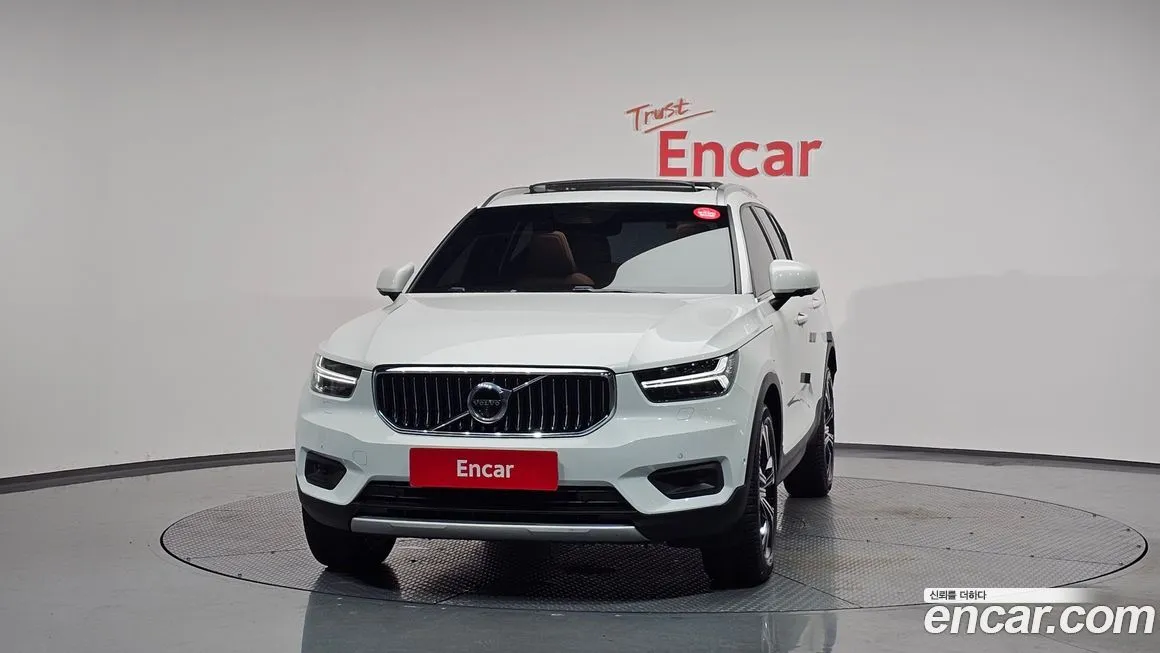 Volvo XC40 — фото 3