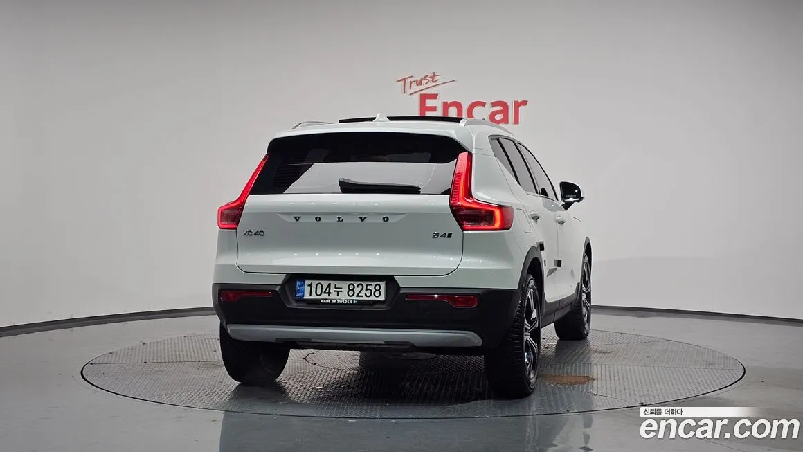 Volvo XC40 — фото 4