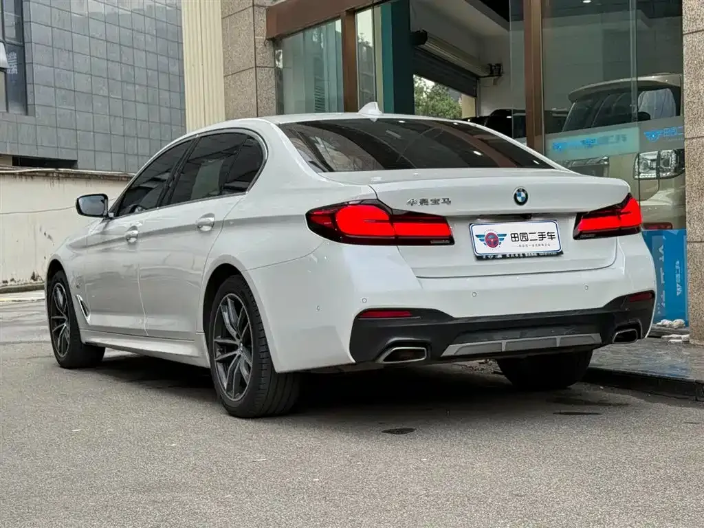 BMW 5 Series — фото 4