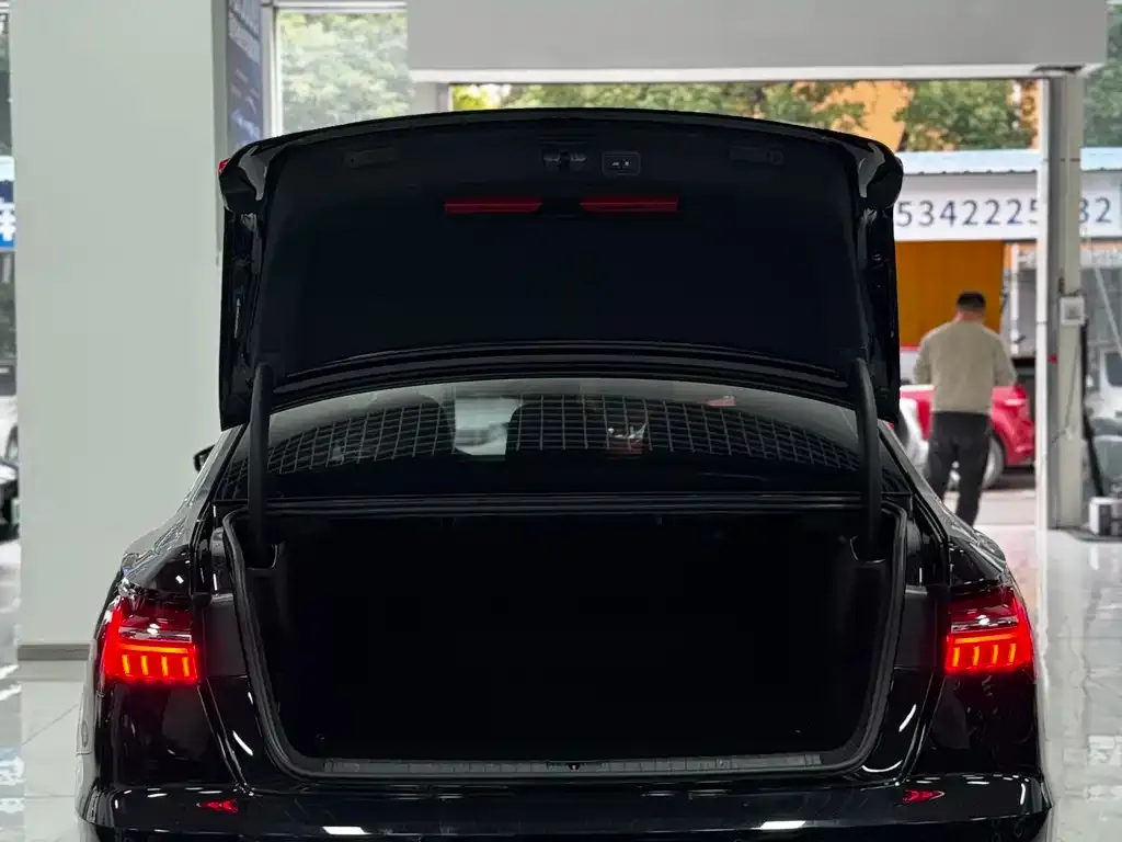 Audi A6L 2023 из CN, фото 9