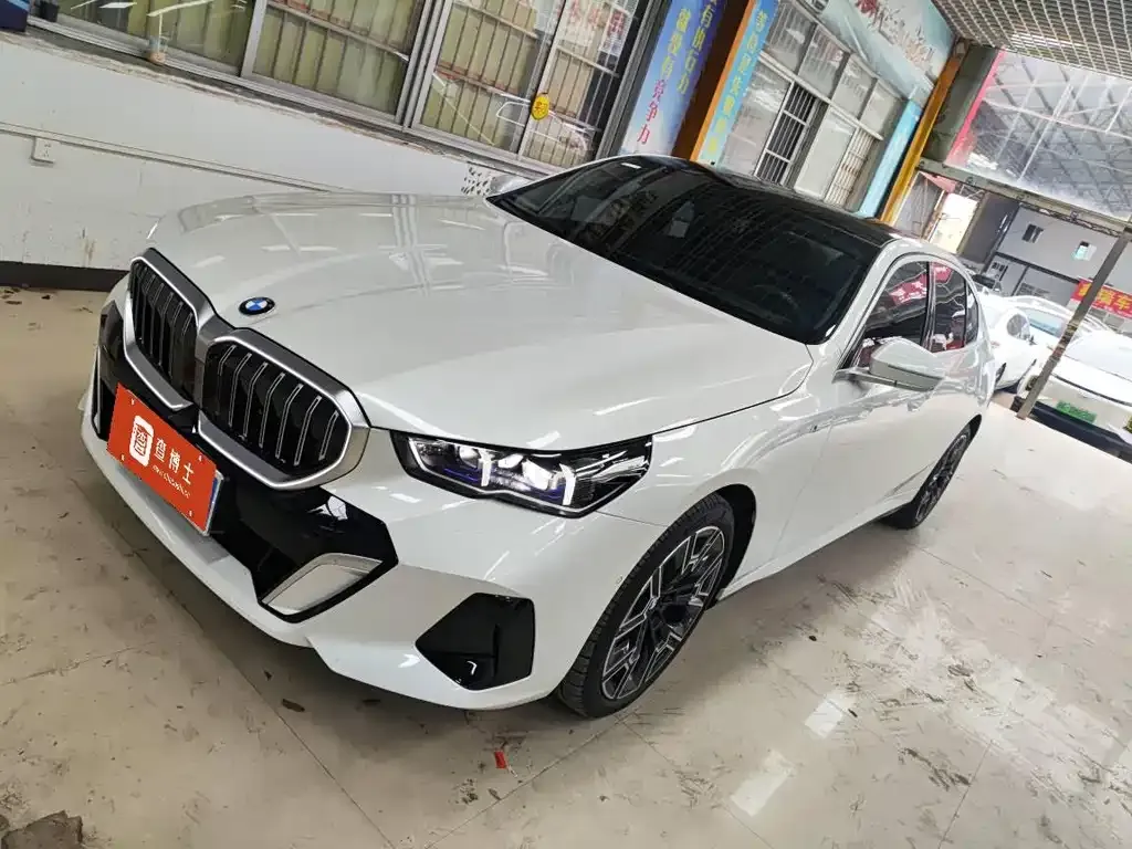 BMW 5 Series 2025 из CN, фото 1