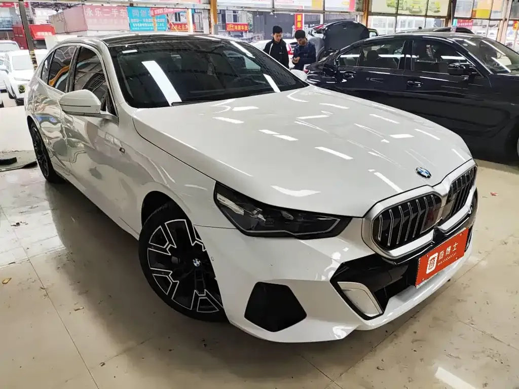 BMW 5 Series 2025 из CN, фото 2