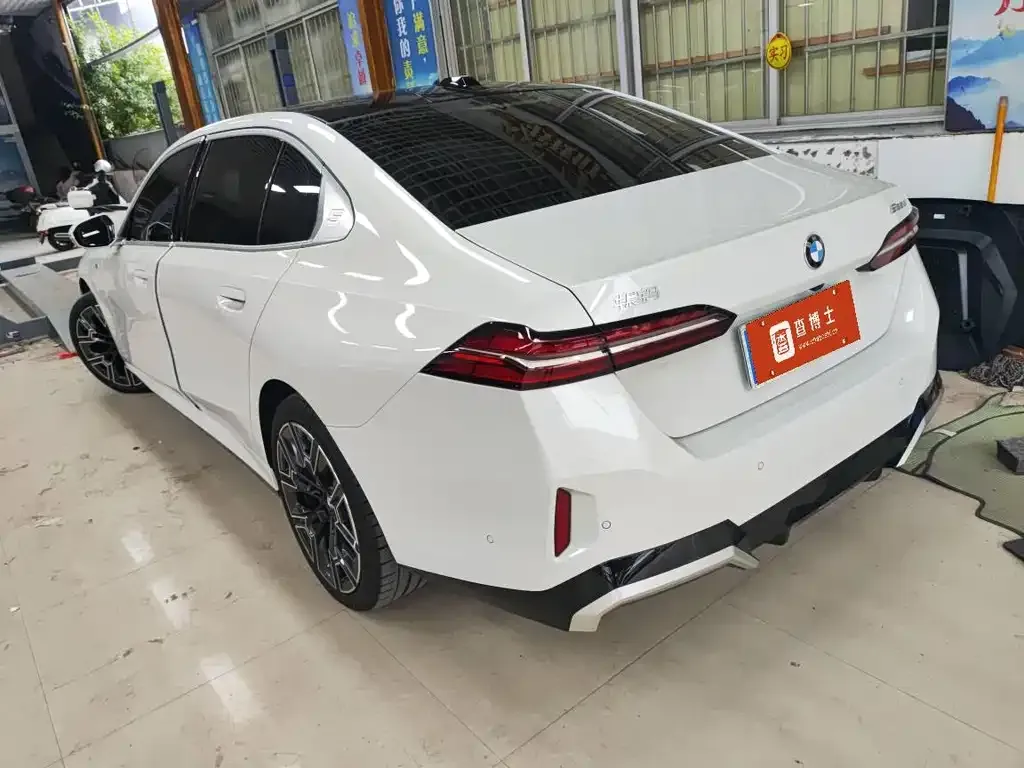 BMW 5 Series 2025 из CN, фото 3