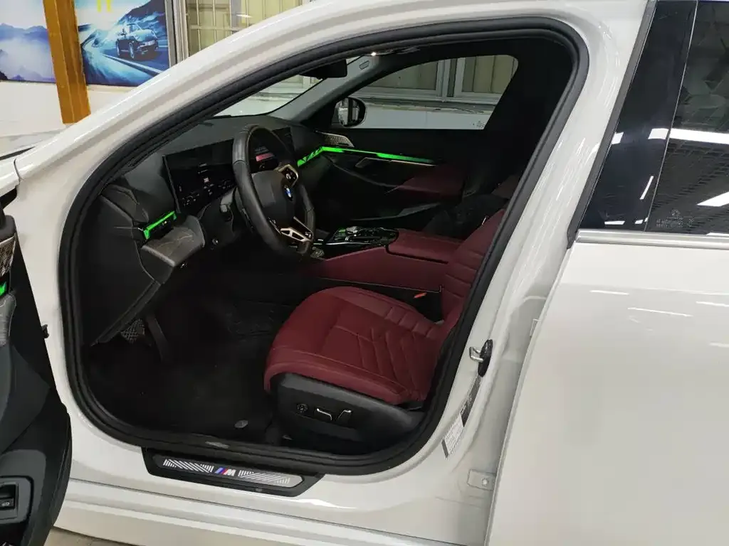 BMW 5 Series 2025 из CN, фото 5