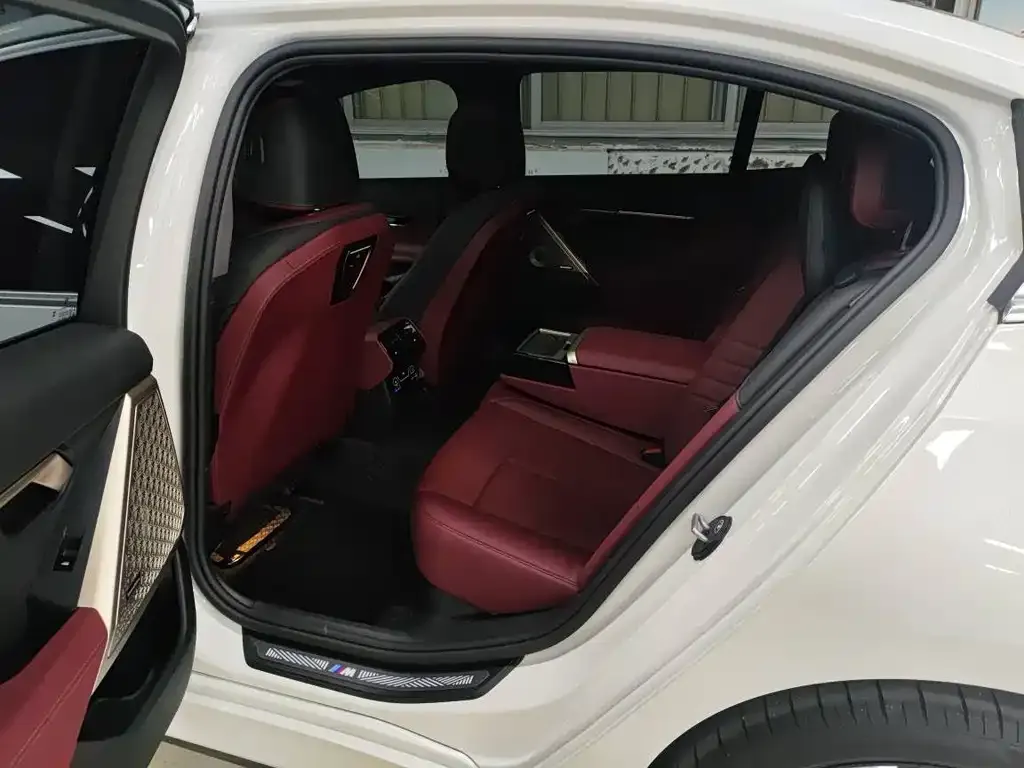 BMW 5 Series 2025 из CN, фото 6