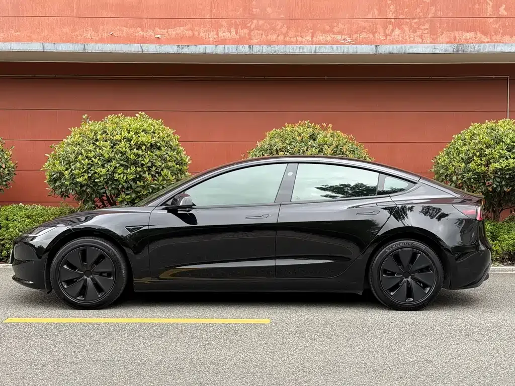 Tesla Model 3 — фото 4