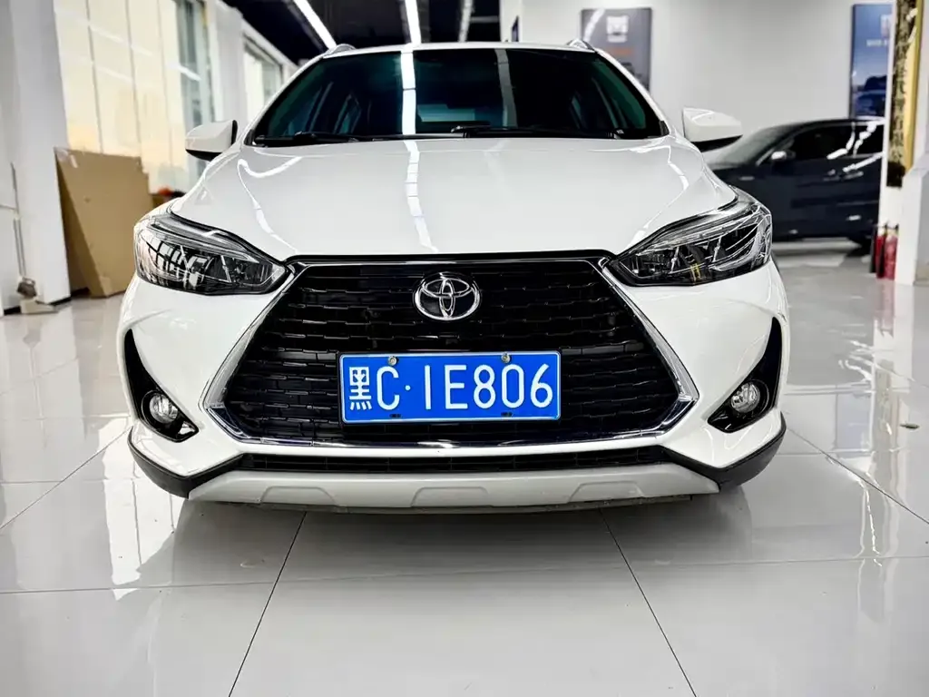 Toyota Yaris L — фото 2