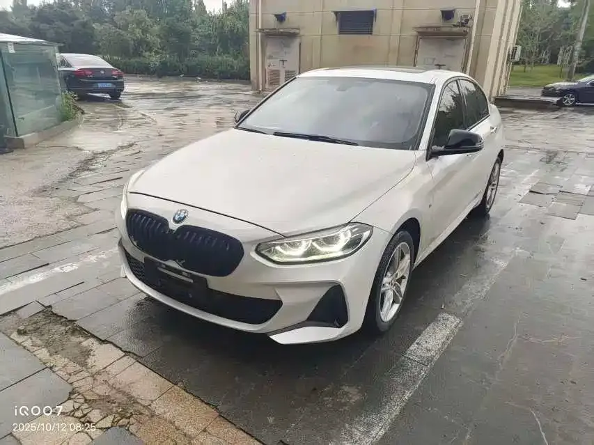 BMW 1 Series 2023 из CN, фото 1
