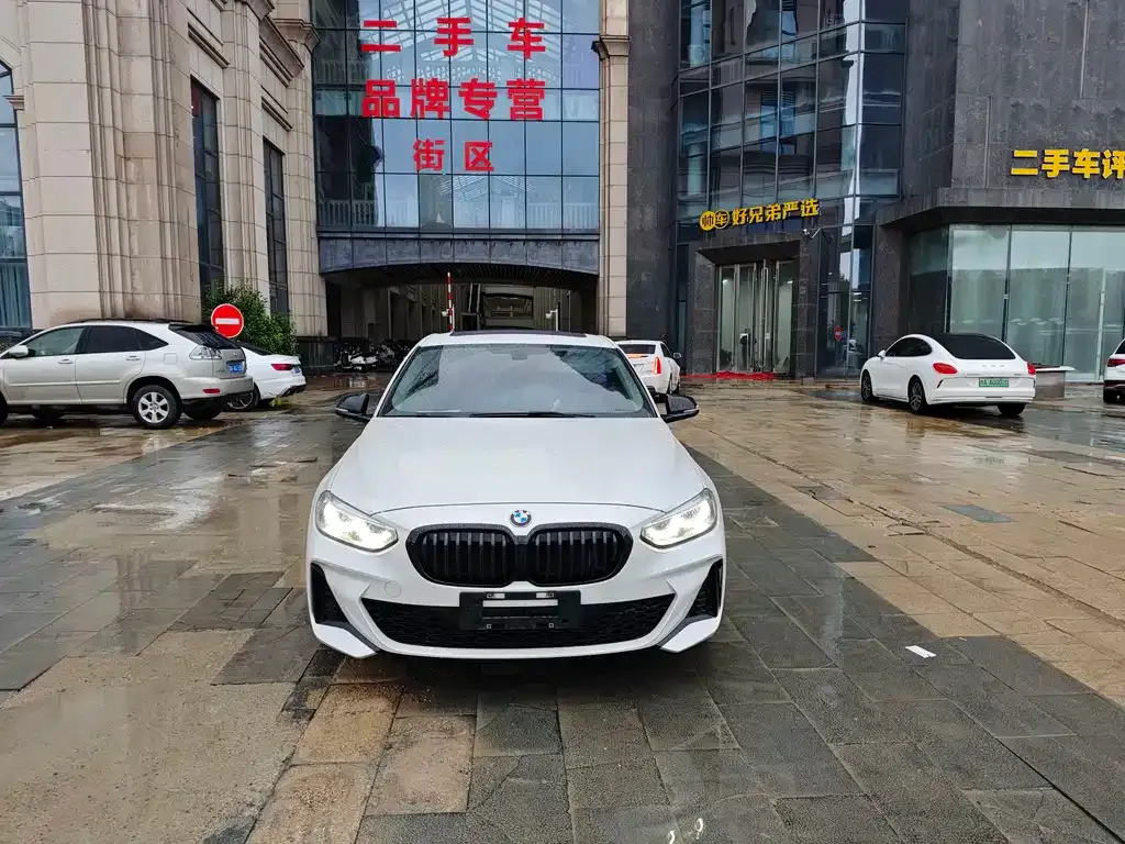 BMW 1 Series 2023 из CN, фото 2