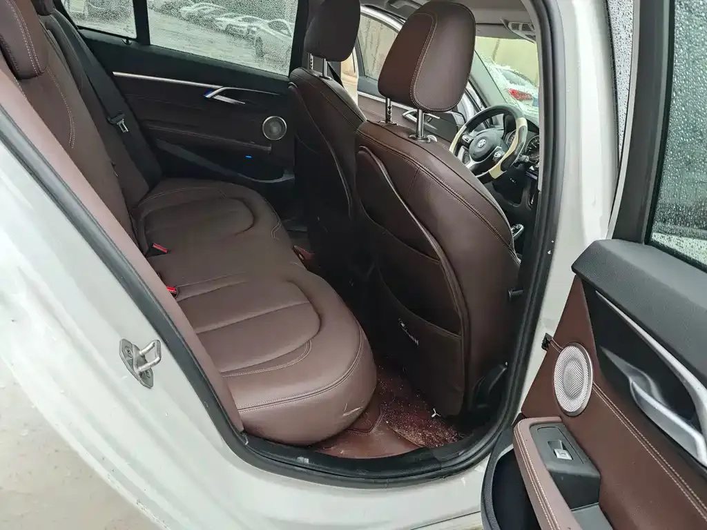 BMW 1 Series 2023 из CN, фото 9