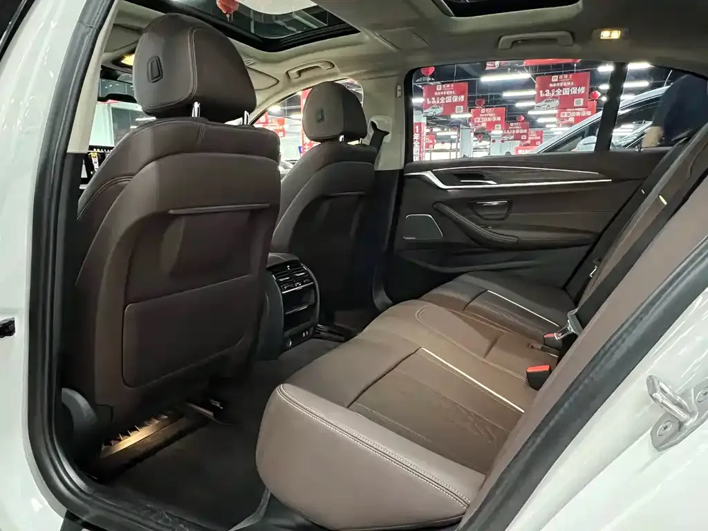 BMW 5 Series 2022 из CN, фото 5
