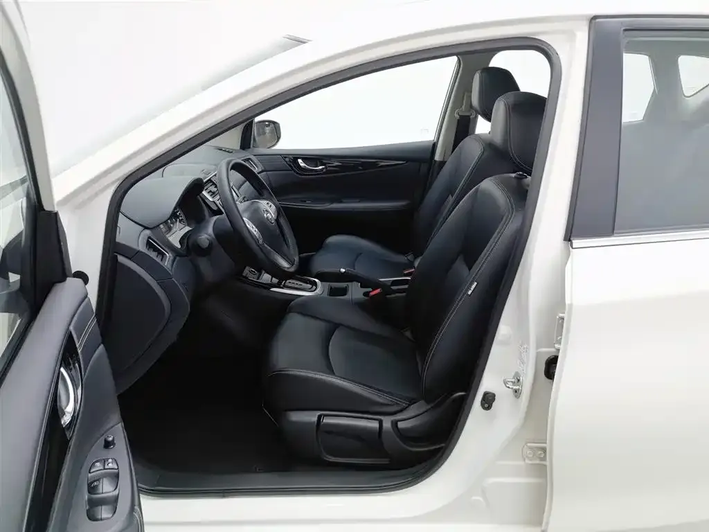 Nissan Tiida — фото 10