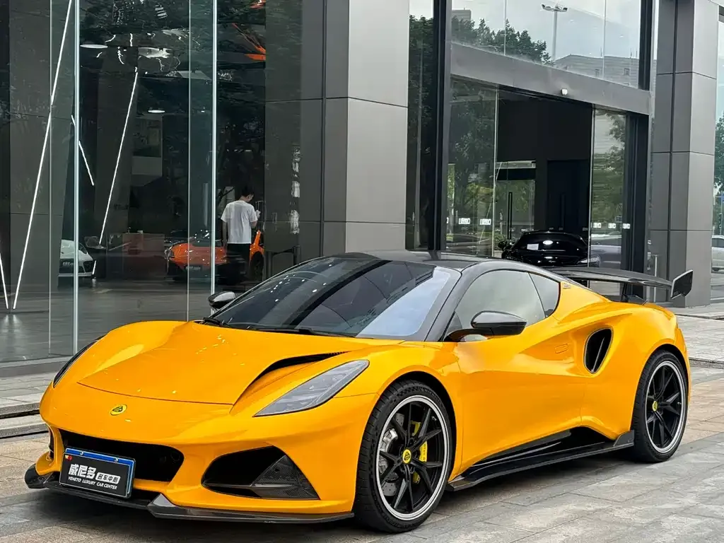 Lotus Emira — фото 1