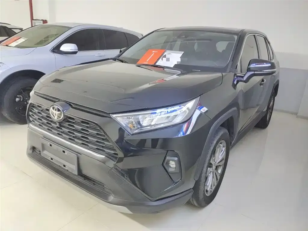Toyota RAV4 — фото 1