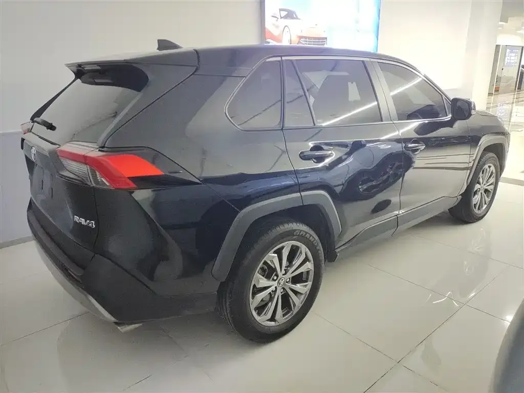 Toyota RAV4 — фото 10