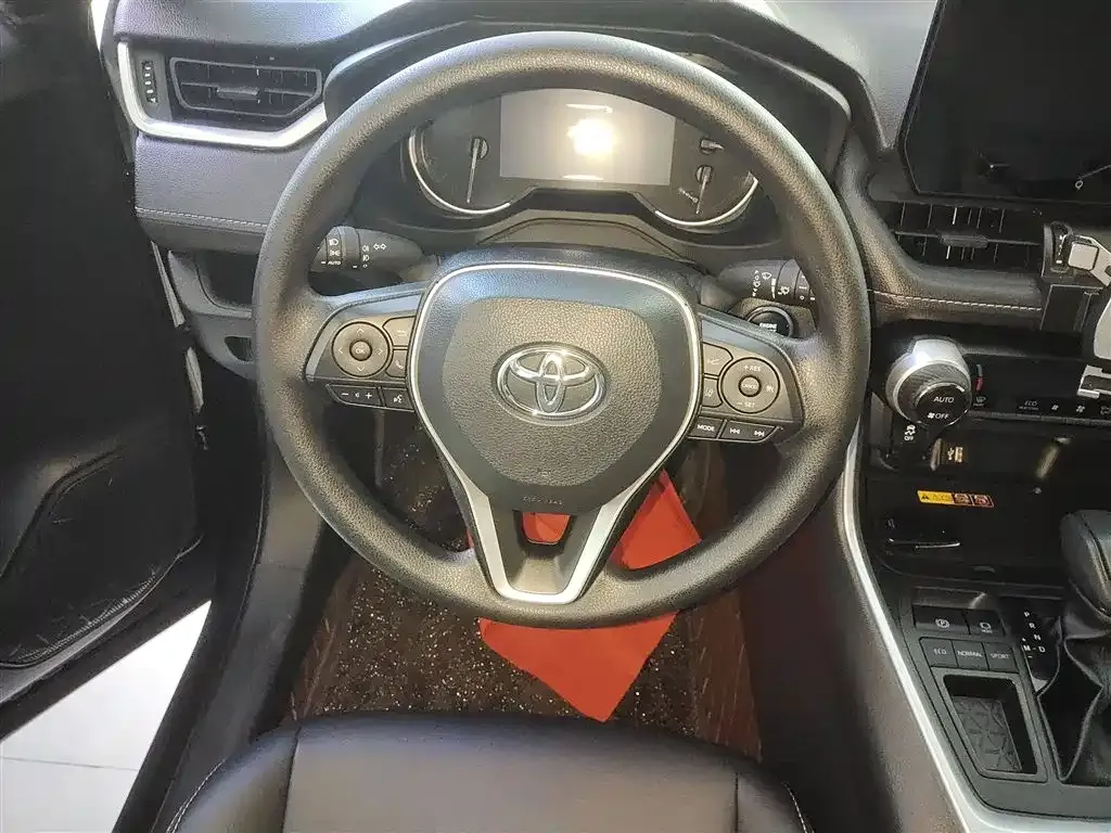 Toyota RAV4 — фото 5