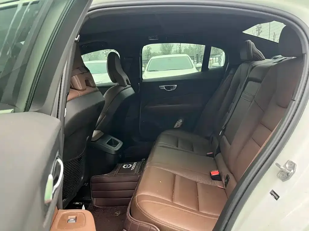 Volvo S60 2021 из CN, фото 5