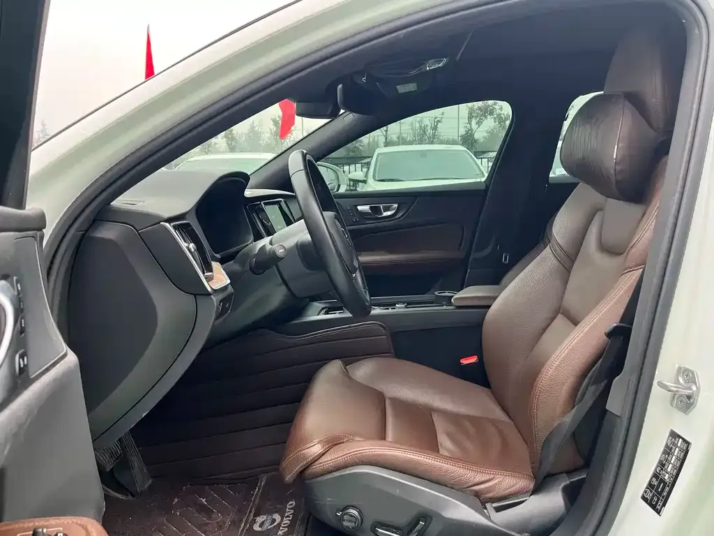 Volvo S60 2021 из CN, фото 6