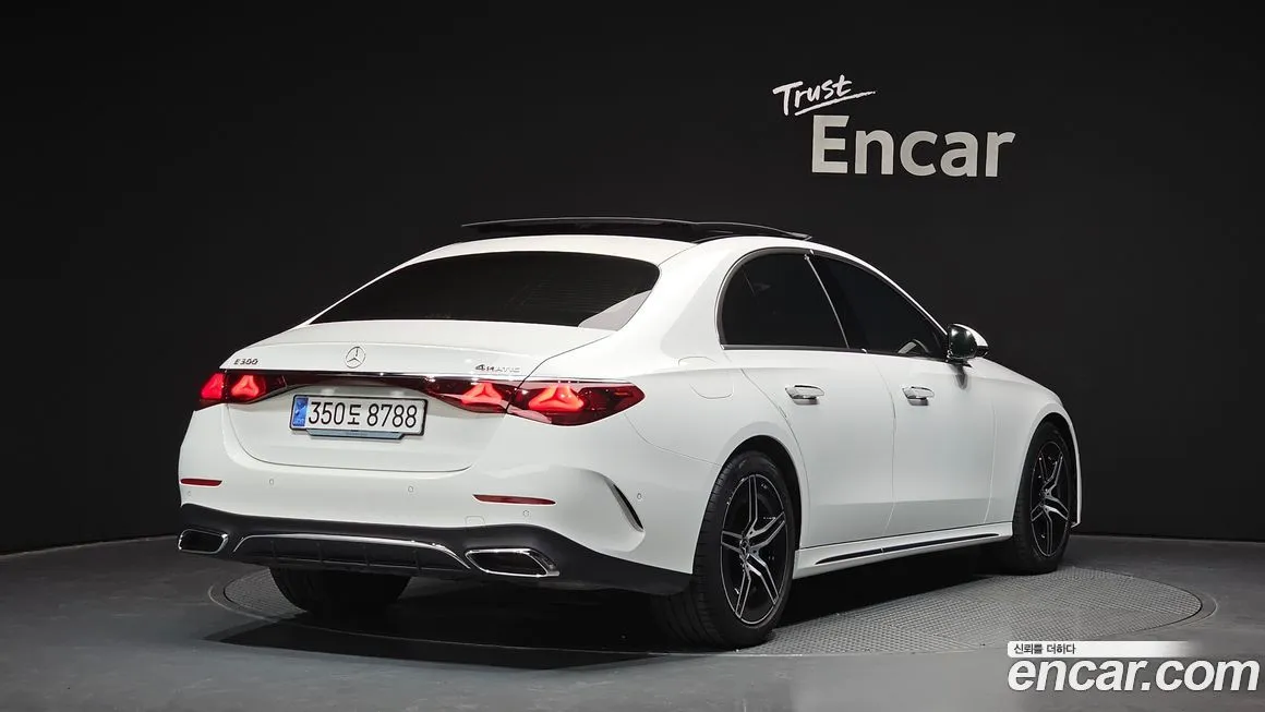 Mercedes-Benz E-Class — фото 2
