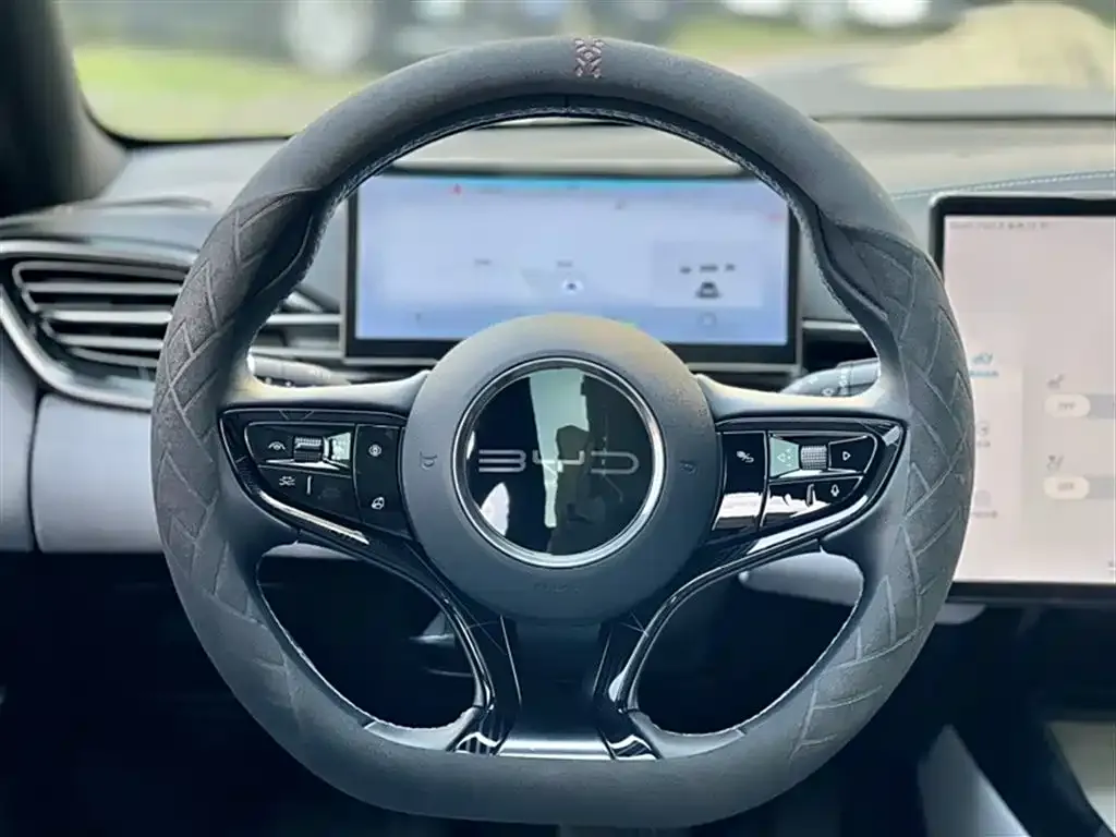BYD Seal — фото 3