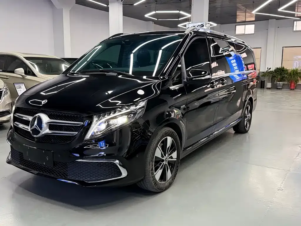 Mercedes-Benz V-Class — фото 1