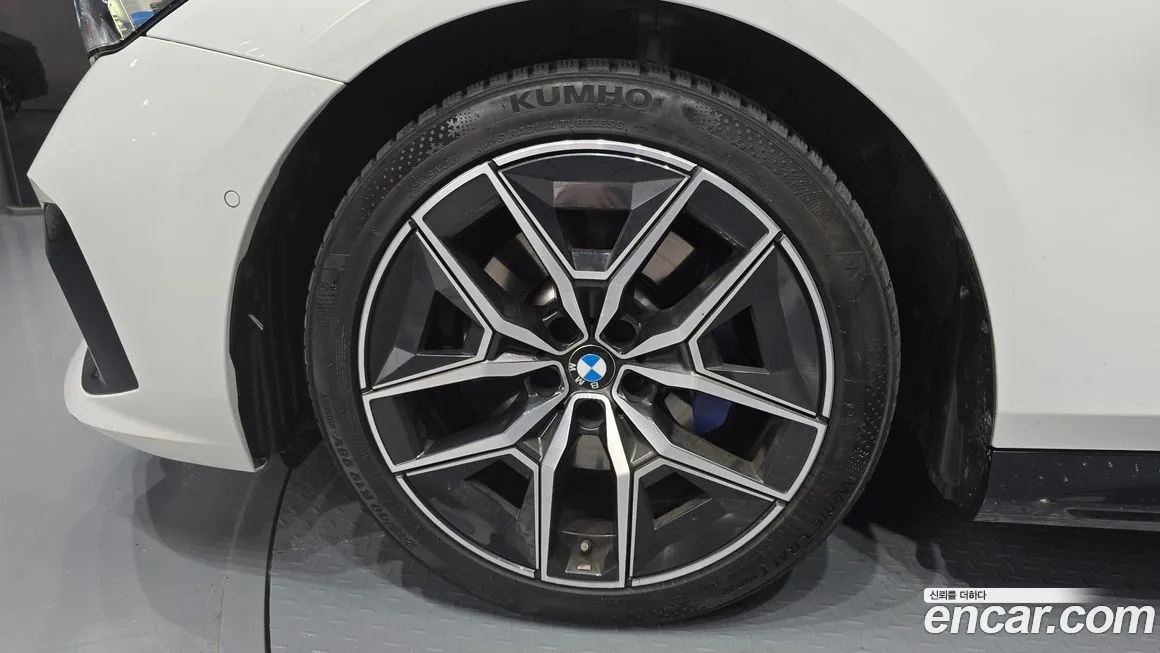 BMW 5-Series 2024 из KR, фото 5