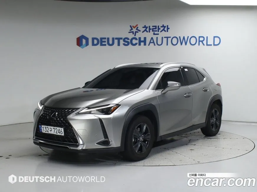 Lexus UX — фото 1