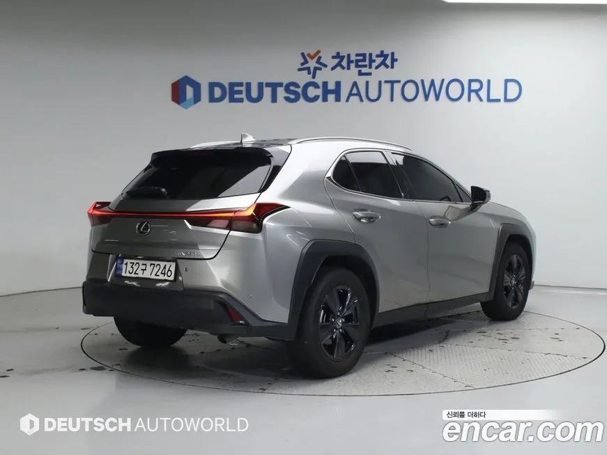 Lexus UX — фото 2