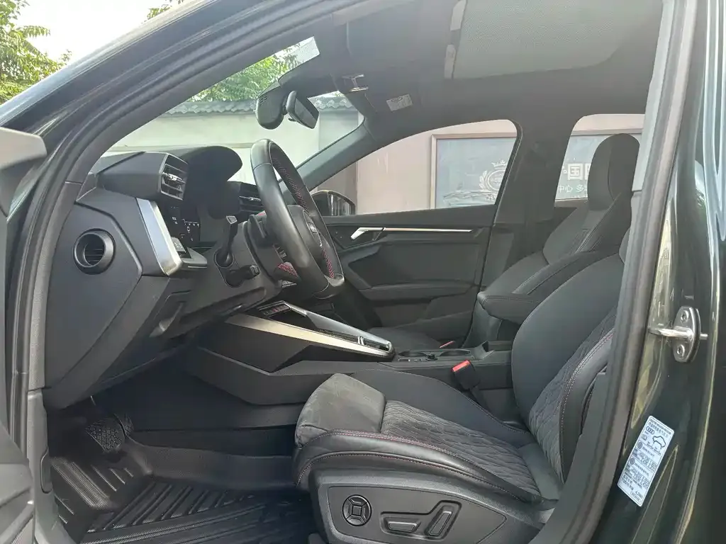 Audi A3 2023 из CN, фото 4