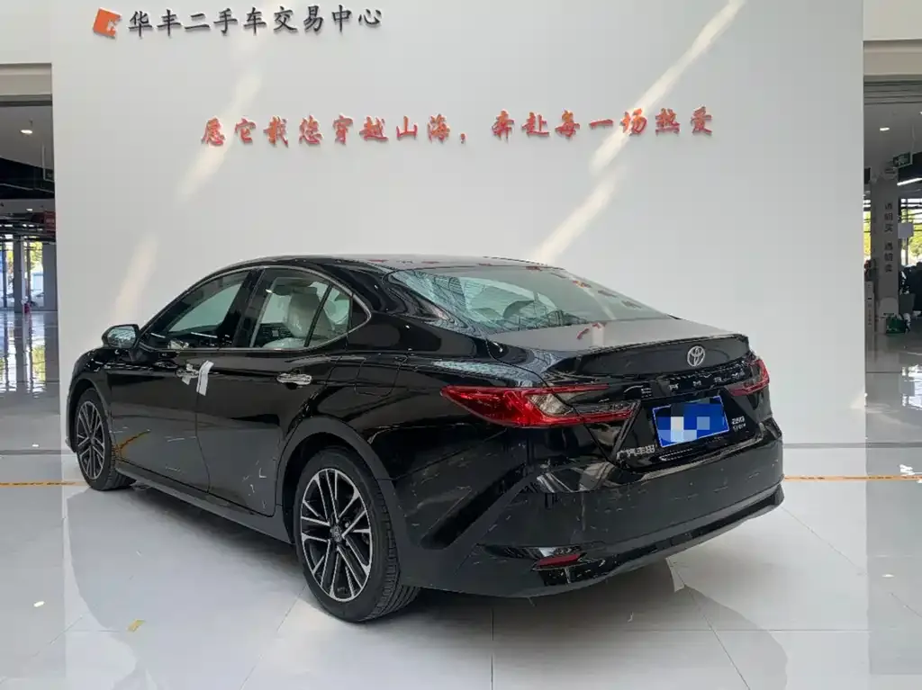 Toyota Camry — фото 5