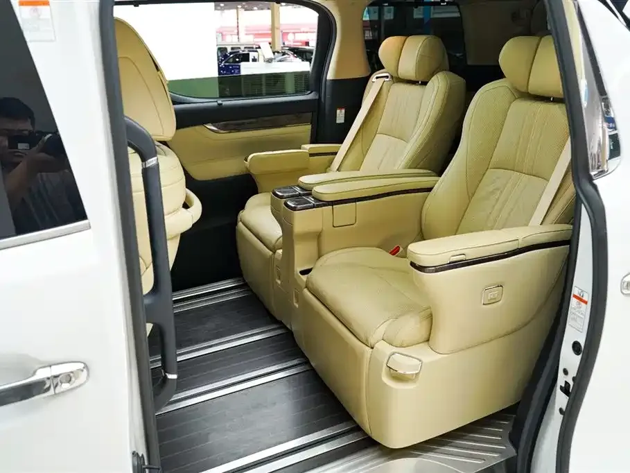 Toyota Vellfire 2021 из CN, фото 4