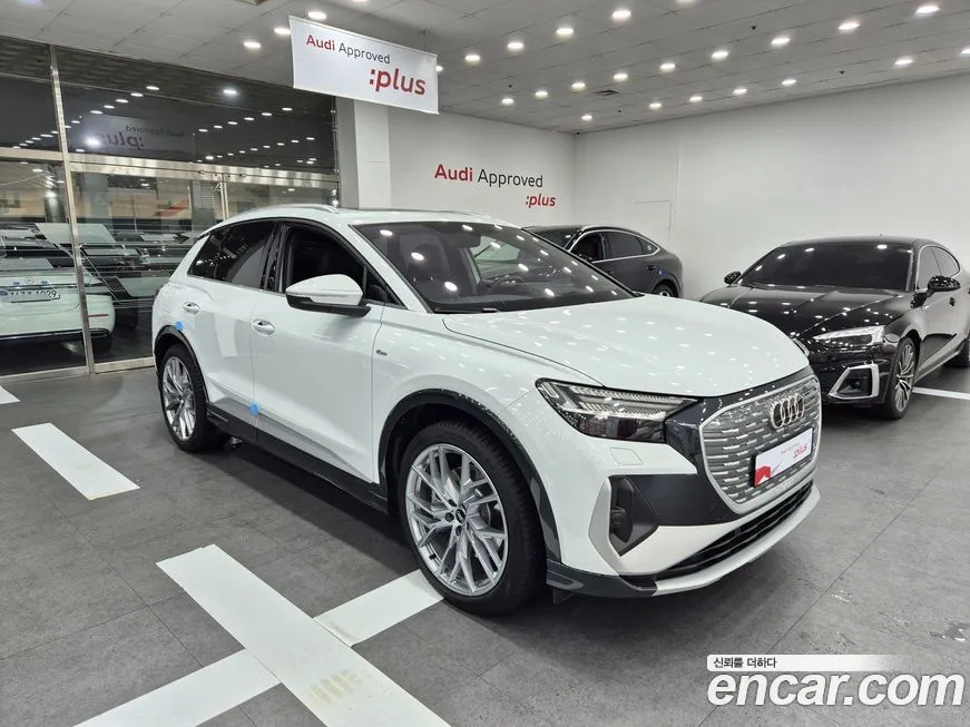 Audi Q4 e-tron — фото 1