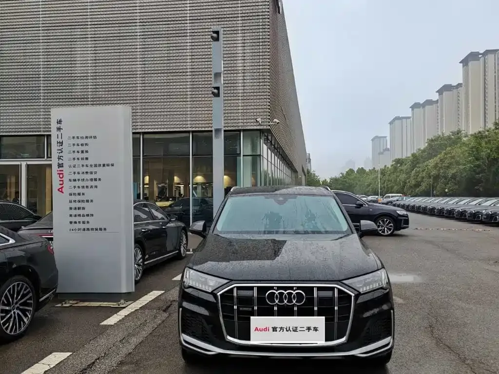 Audi Q7 2024 из CN, фото 1