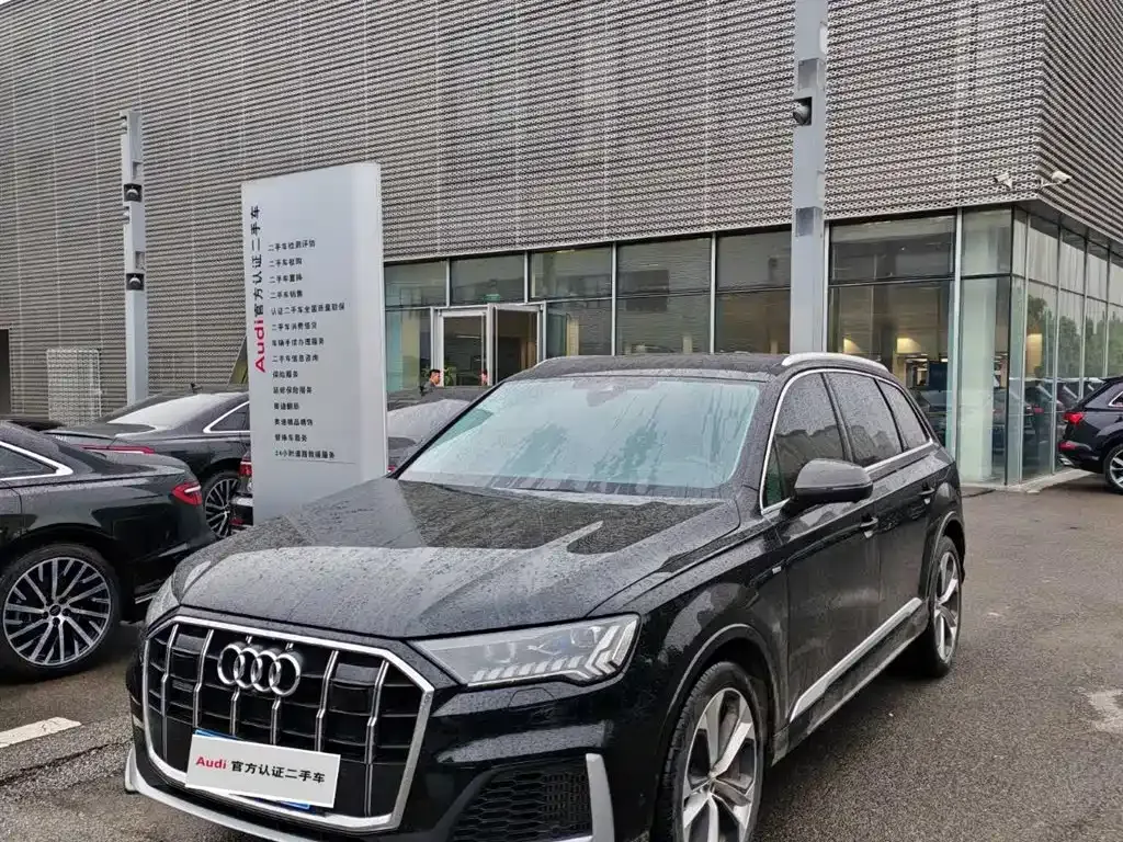 Audi Q7 2024 из CN, фото 2