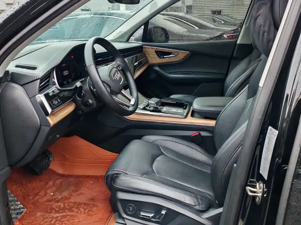 Audi Q7 2024 из CN, фото 4