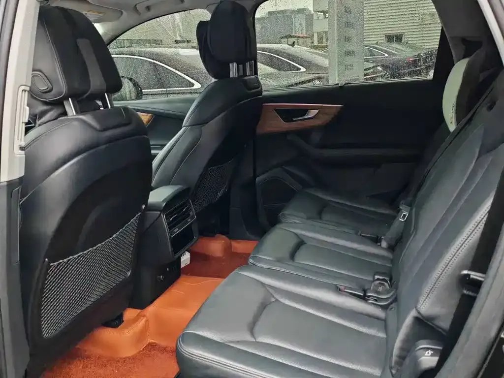Audi Q7 2024 из CN, фото 5