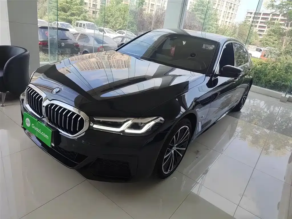 BMW 5 Series — фото 1