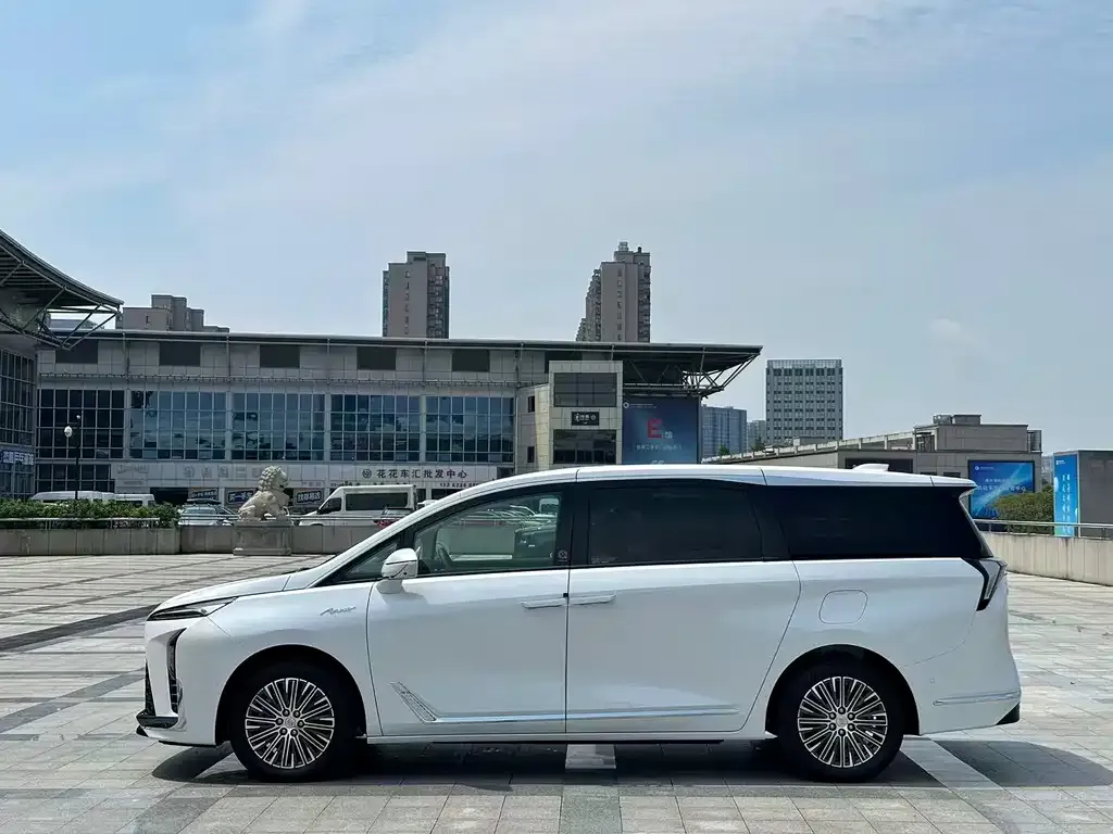 Buick GL8 Hybrid 2024 из CN, фото 4