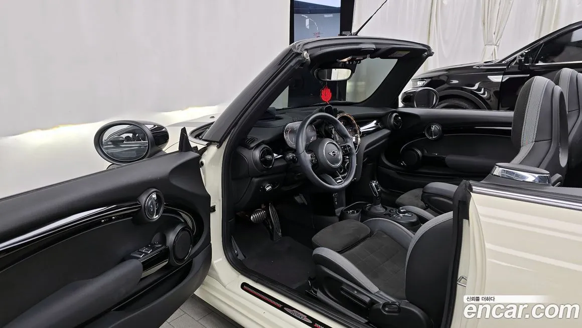 Mini Cooper Convertible 2022 из KR, фото 10