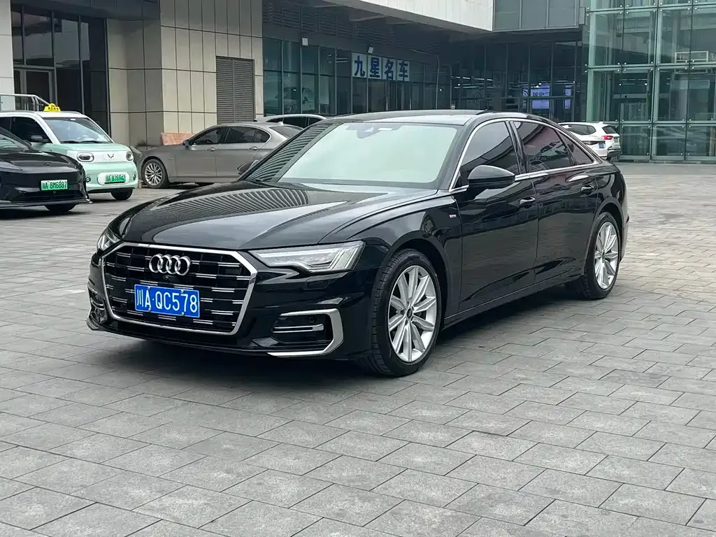 Audi A6L — фото 1