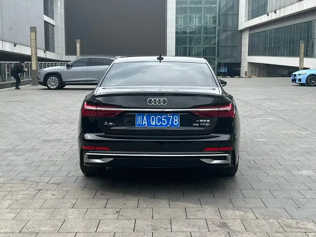 Audi A6L — фото 8