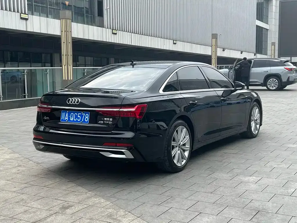 Audi A6L — фото 9