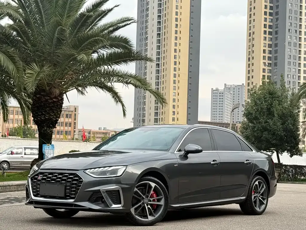 Audi A4L 2022 из CN, фото 1