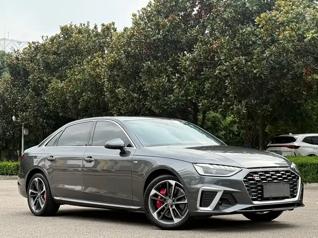 Audi A4L 2022 из CN, фото 3