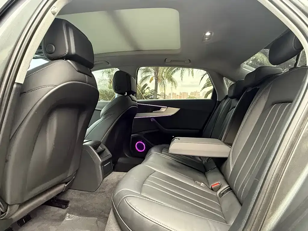 Audi A4L 2022 из CN, фото 4