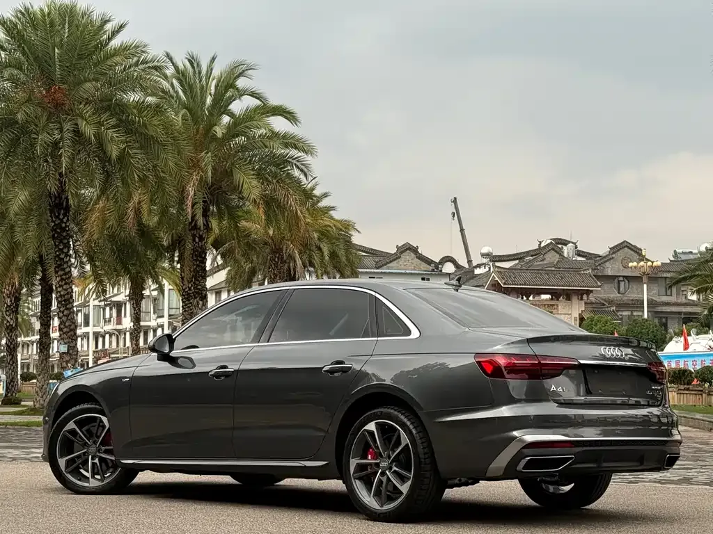 Audi A4L 2022 из CN, фото 7