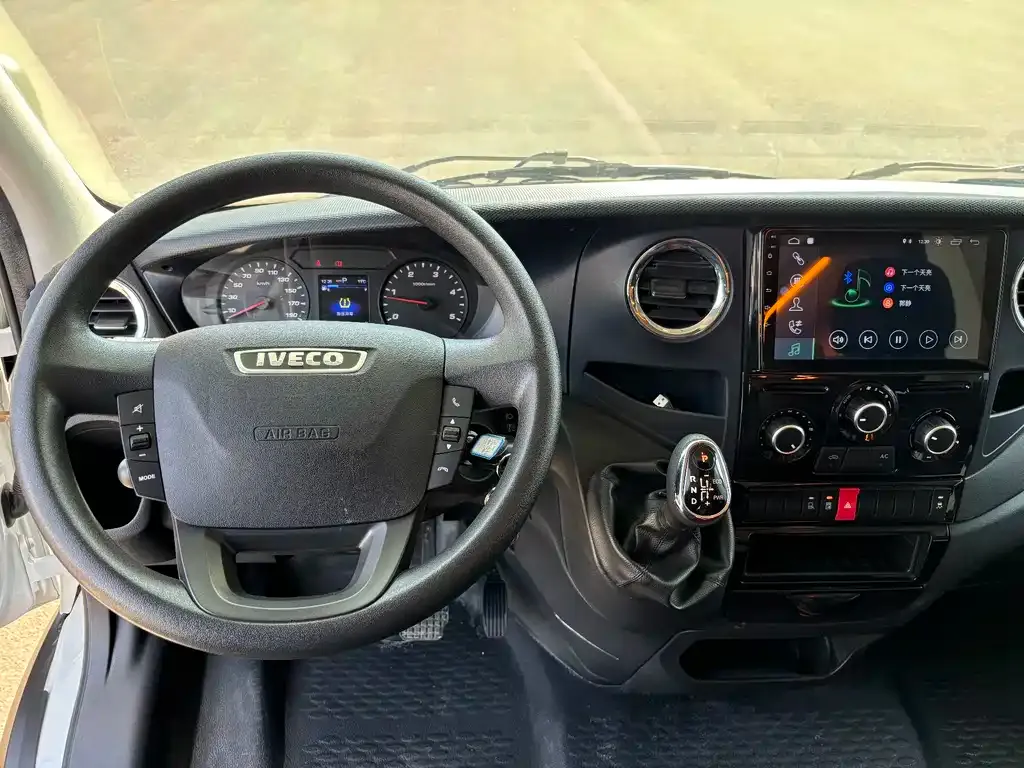 IVECO Ousheng — фото 10