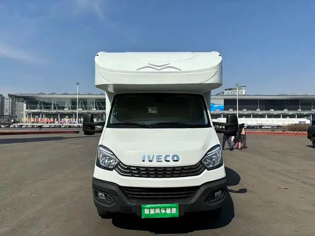 IVECO Ousheng — фото 2