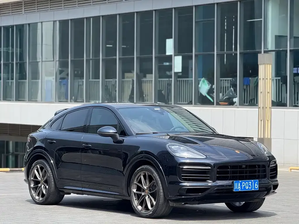 Porsche Cayenne — фото 1